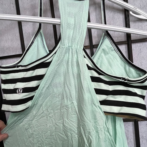 Lululemon tank with built in Bra sz: 8 - Picture 3 of 4